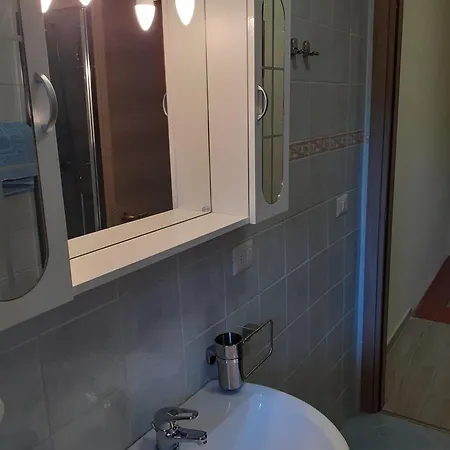 Fronte Piscina-mare - *